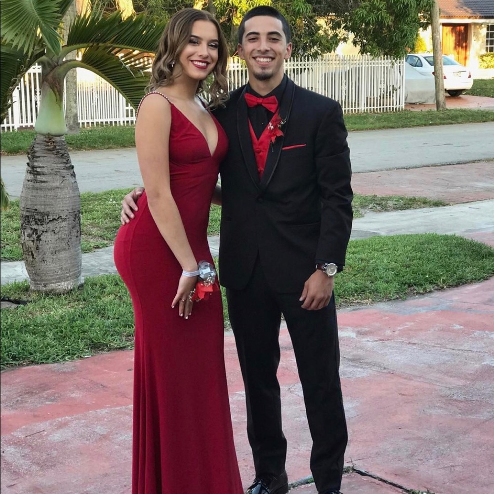 CLASSY RED GOWN